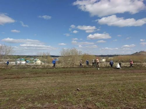 В Азнакаевском районе продолжаются субботники