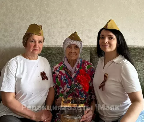 «В гости к ветерану»: профсоюзный комитет посетил труженицу тыла