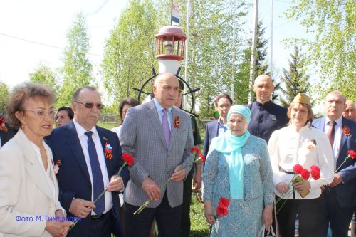 В поселке Актюбинский прошло торжественное мероприятие, посвященное 81-й годовщине Великой Победы