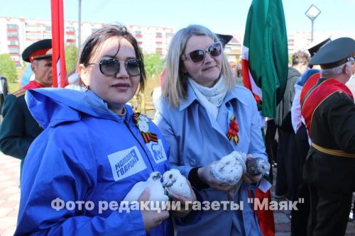 В Азнакаево возложили цветы к памятнику Неизвестному солдату