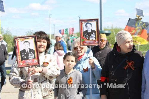 В Азнакаево возложили цветы к памятнику Неизвестному солдату