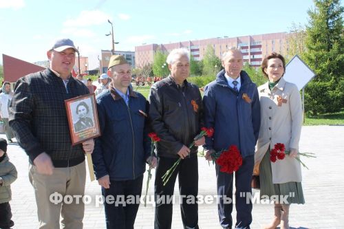 В Азнакаево возложили цветы к памятнику Неизвестному солдату
