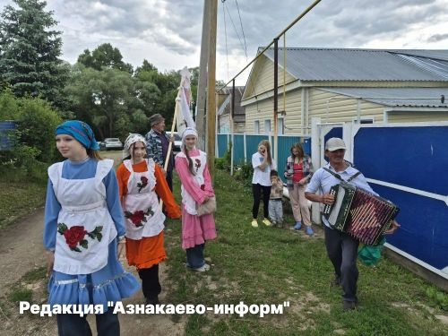 Җыр, гармун, бүләкләр: Мәндәй авылында сөрән суктылар