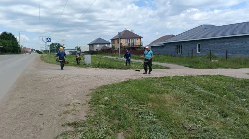 Жители поселка Яна Юл вышли на субботник
