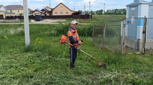 Жители поселка Яна Юл вышли на субботник