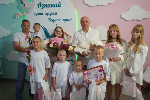 В Азнакаевском районе — пополнение: в семье Рахимовых родилась восьмая дочь