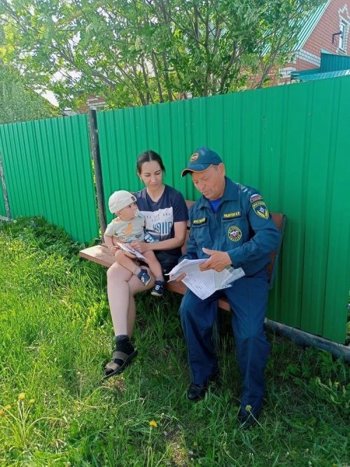 Сотрудники МЧС напомнили азнакаевцам о правилах пожарной безопасности