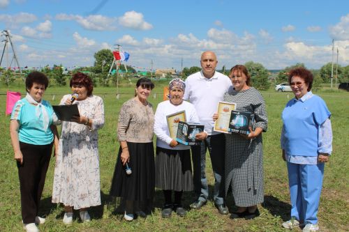 Азнакайда ветераннар Сабан туе узды: Урсайда өлкәннәр капчык киеп йөгерде, аркан тартты һәм биеде