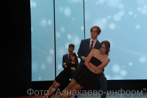 В добрый путь, выпускники!