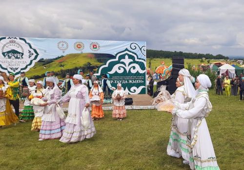Азнакайда халыклар дуслыгы һәм милли моңнар бәйрәме - Чатыр тау җыены гөрләде