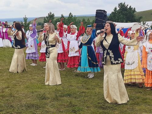 Азнакайда халыклар дуслыгы һәм милли моңнар бәйрәме - Чатыр тау җыены гөрләде