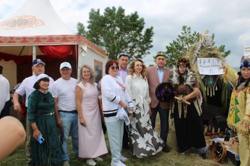 Азнакайда халыклар дуслыгы һәм милли моңнар бәйрәме - Чатыр тау җыены гөрләде