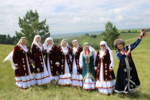 Азнакайда халыклар дуслыгы һәм милли моңнар бәйрәме - Чатыр тау җыены гөрләде