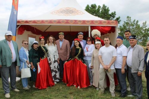 Азнакайда халыклар дуслыгы һәм милли моңнар бәйрәме - Чатыр тау җыены гөрләде
