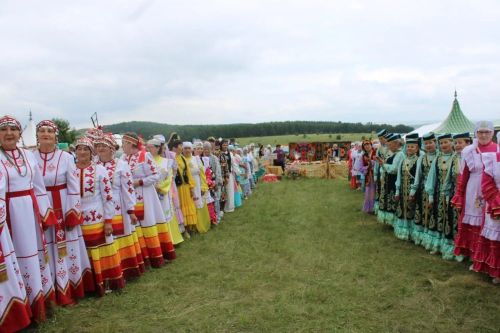 Азнакайда халыклар дуслыгы һәм милли моңнар бәйрәме - Чатыр тау җыены гөрләде