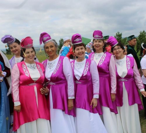 Азнакайда халыклар дуслыгы һәм милли моңнар бәйрәме - Чатыр тау җыены гөрләде