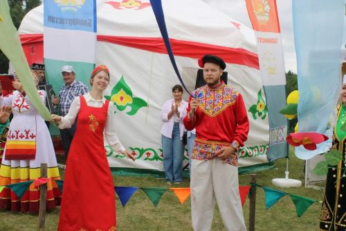 Азнакайда халыклар дуслыгы һәм милли моңнар бәйрәме - Чатыр тау җыены гөрләде