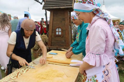 Азнакайда халыклар дуслыгы һәм милли моңнар бәйрәме - Чатыр тау җыены гөрләде