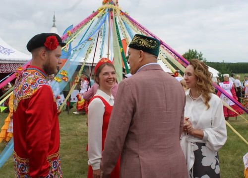 Азнакайда халыклар дуслыгы һәм милли моңнар бәйрәме - Чатыр тау җыены гөрләде