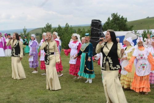 Азнакайда халыклар дуслыгы һәм милли моңнар бәйрәме - Чатыр тау җыены гөрләде