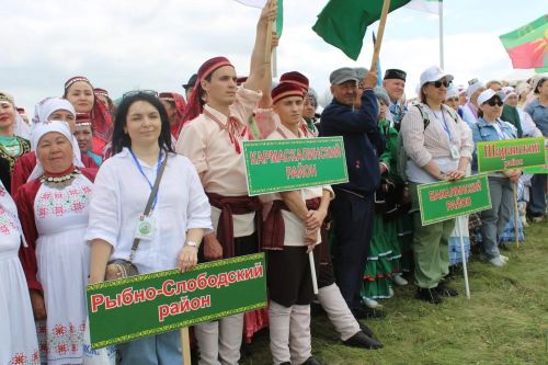 Азнакайда халыклар дуслыгы һәм милли моңнар бәйрәме - Чатыр тау җыены гөрләде