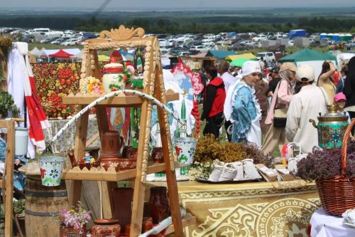 Азнакайда халыклар дуслыгы һәм милли моңнар бәйрәме - Чатыр тау җыены гөрләде