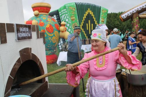 Азнакайда халыклар дуслыгы һәм милли моңнар бәйрәме - Чатыр тау җыены гөрләде