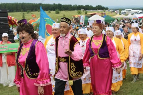 Азнакайда халыклар дуслыгы һәм милли моңнар бәйрәме - Чатыр тау җыены гөрләде