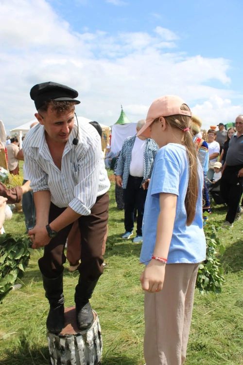 Азнакайда халыклар дуслыгы һәм милли моңнар бәйрәме - Чатыр тау җыены гөрләде