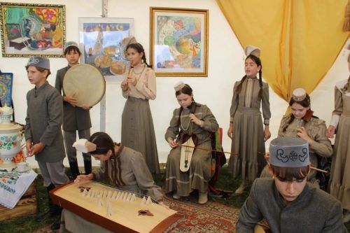 Азнакайда халыклар дуслыгы һәм милли моңнар бәйрәме - Чатыр тау җыены гөрләде