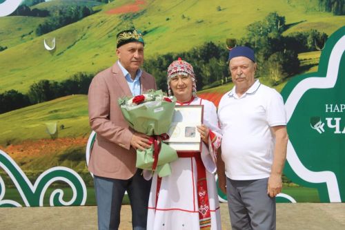 Азнакайда халыклар дуслыгы һәм милли моңнар бәйрәме - Чатыр тау җыены гөрләде