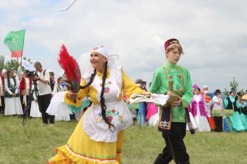 Азнакайда халыклар дуслыгы һәм милли моңнар бәйрәме - Чатыр тау җыены гөрләде