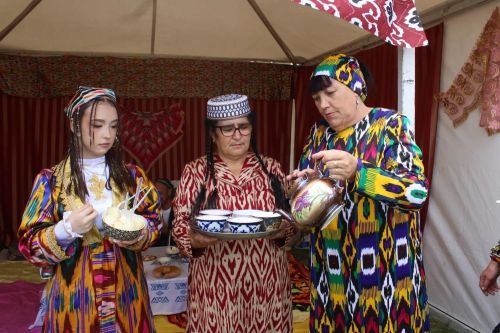 Азнакайда халыклар дуслыгы һәм милли моңнар бәйрәме - Чатыр тау җыены гөрләде