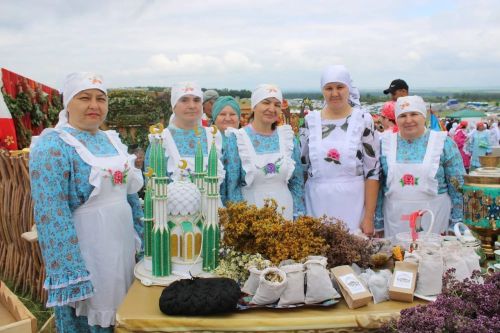 Азнакайда халыклар дуслыгы һәм милли моңнар бәйрәме - Чатыр тау җыены гөрләде