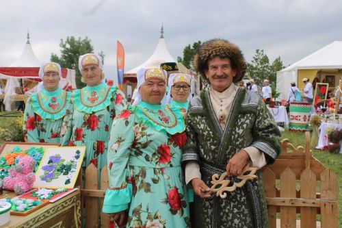 Азнакайда халыклар дуслыгы һәм милли моңнар бәйрәме - Чатыр тау җыены гөрләде