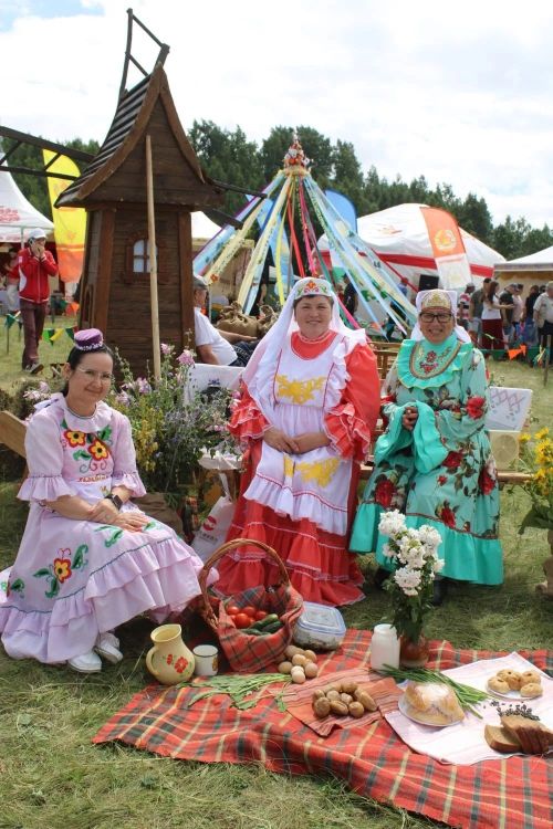 Азнакайда халыклар дуслыгы һәм милли моңнар бәйрәме - Чатыр тау җыены гөрләде