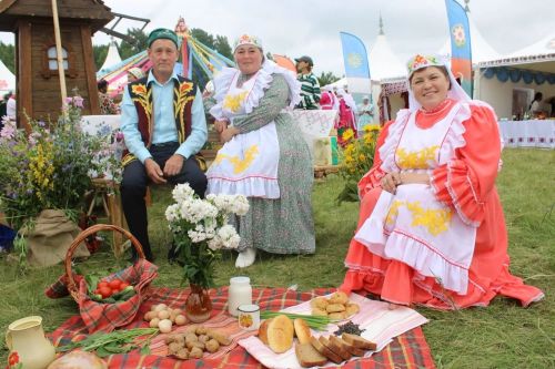 Азнакайда халыклар дуслыгы һәм милли моңнар бәйрәме - Чатыр тау җыены гөрләде
