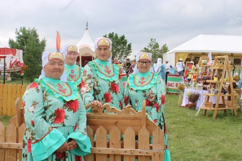 Азнакайда халыклар дуслыгы һәм милли моңнар бәйрәме - Чатыр тау җыены гөрләде