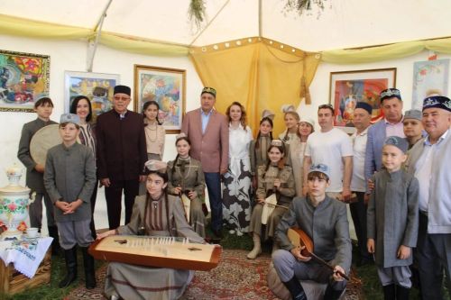 Азнакайда халыклар дуслыгы һәм милли моңнар бәйрәме - Чатыр тау җыены гөрләде