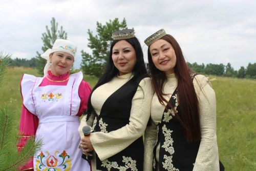 Азнакайда халыклар дуслыгы һәм милли моңнар бәйрәме - Чатыр тау җыены гөрләде