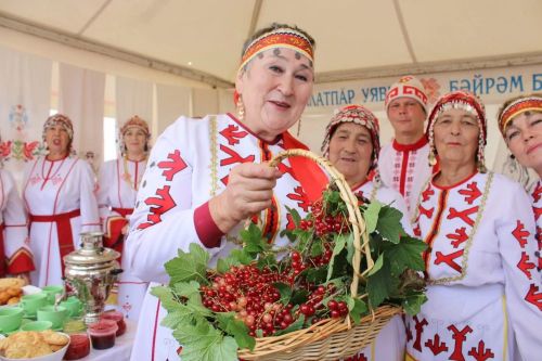 Азнакайда халыклар дуслыгы һәм милли моңнар бәйрәме - Чатыр тау җыены гөрләде