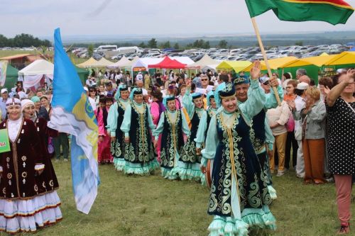 Азнакайда халыклар дуслыгы һәм милли моңнар бәйрәме - Чатыр тау җыены гөрләде