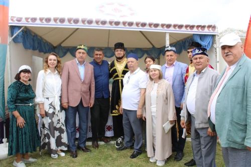 Азнакайда халыклар дуслыгы һәм милли моңнар бәйрәме - Чатыр тау җыены гөрләде