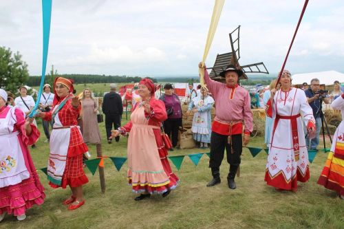 Азнакайда халыклар дуслыгы һәм милли моңнар бәйрәме - Чатыр тау җыены гөрләде