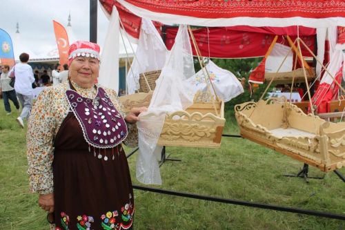 Азнакайда халыклар дуслыгы һәм милли моңнар бәйрәме - Чатыр тау җыены гөрләде