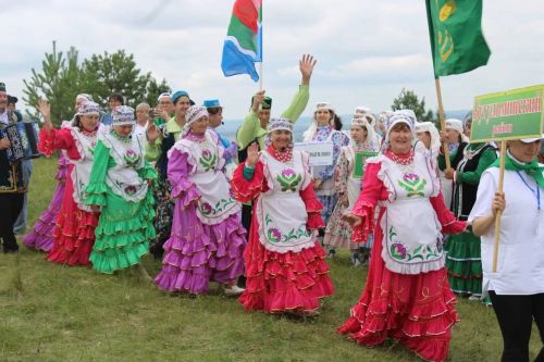 Азнакайда халыклар дуслыгы һәм милли моңнар бәйрәме - Чатыр тау җыены гөрләде