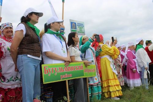 Азнакайда халыклар дуслыгы һәм милли моңнар бәйрәме - Чатыр тау җыены гөрләде