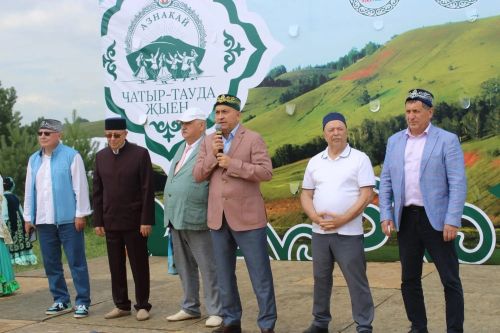 Азнакайда халыклар дуслыгы һәм милли моңнар бәйрәме - Чатыр тау җыены гөрләде