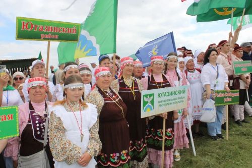 Азнакайда халыклар дуслыгы һәм милли моңнар бәйрәме - Чатыр тау җыены гөрләде