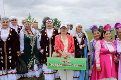 Азнакайда халыклар дуслыгы һәм милли моңнар бәйрәме - Чатыр тау җыены гөрләде